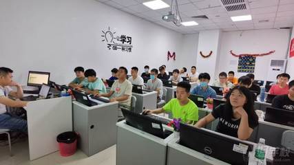 电商运营与计算机技术培训 数字化时代的双翼