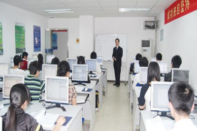 选择计算机职业学校，让青春无悔